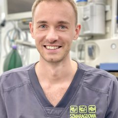 okrągły obraz prowadzącego